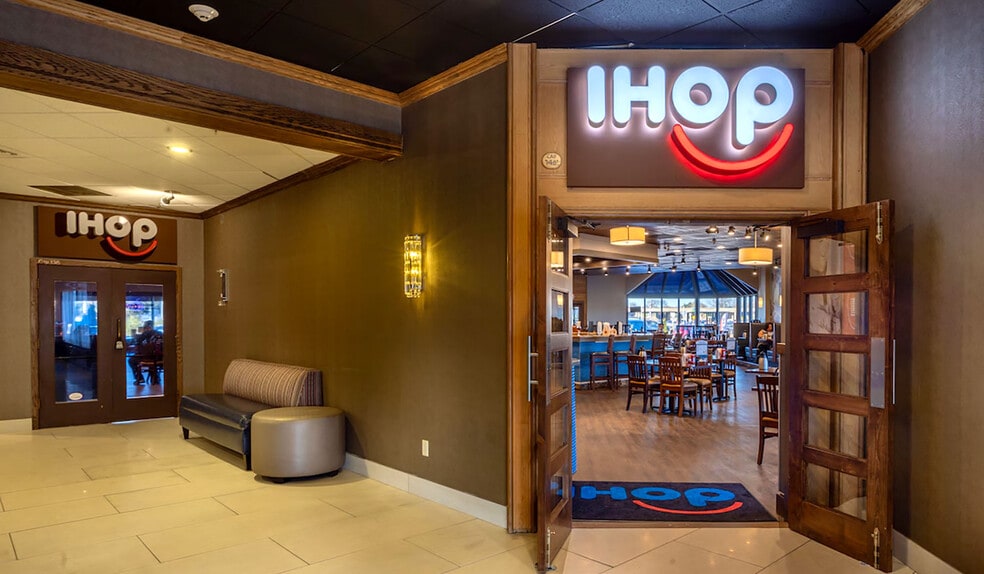 More Photos Of 1005 S Moorland Rd, Brookfield Hotel For Sale