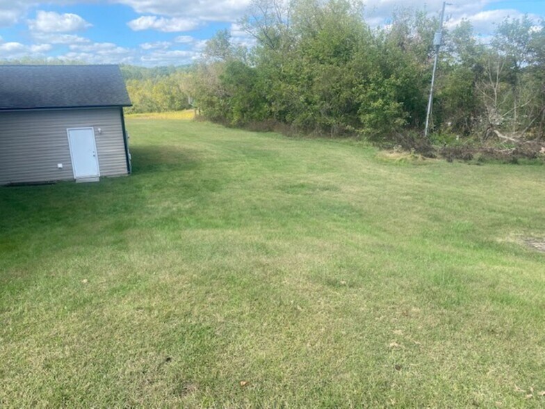 More Photos Of 109 Fontaine Dr, Ridgeway Funeral Home For Sale