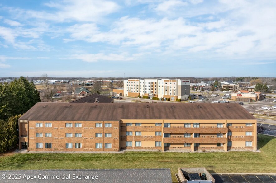 More Photos Of 525 N Canal Rd, Lansing Hotel For Sale