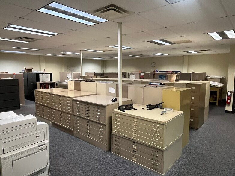 More Photos Of 2401 Chicago St, Valparaiso Telecom Hotel Data Hosting For Lease