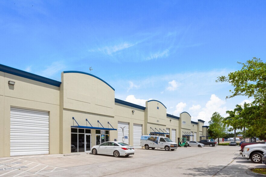 More Photos Of 2821 SW 23rd Ter, Fort Lauderdale Warehouse For Lease