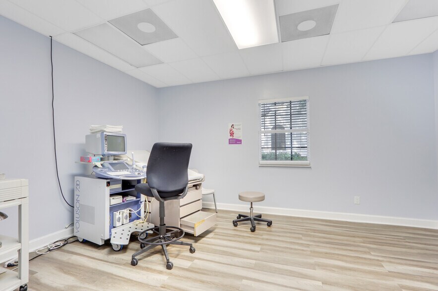 More Photos Of 1405 SE Goldtree Dr, Port Saint Lucie Medical For Lease