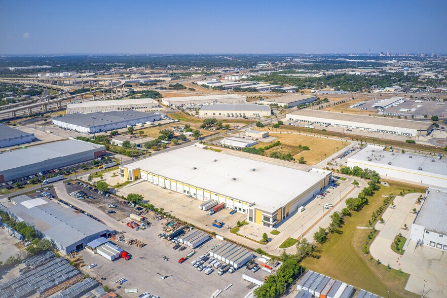 More Photos Of 5367 Dietrich Rd, San Antonio Distribution For Lease