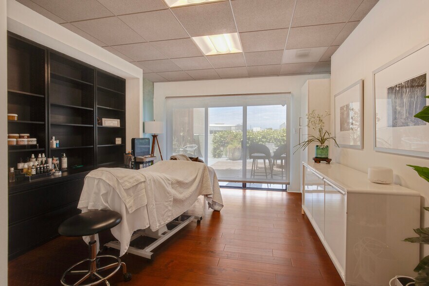 More Photos Of 1321 7th St, Santa Monica Office For Sale