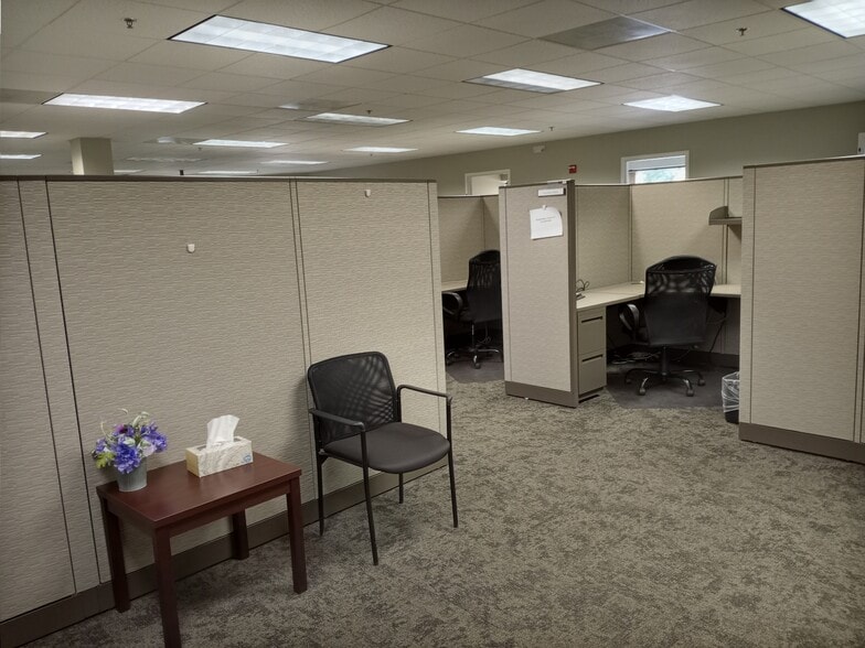 More Photos Of 325 Wood Rd, Braintree Office For Lease