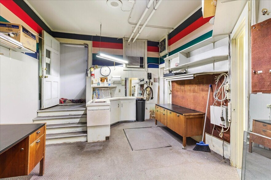 More Photos Of 120-124 W Columbus St, Kenton Storefront For Sale