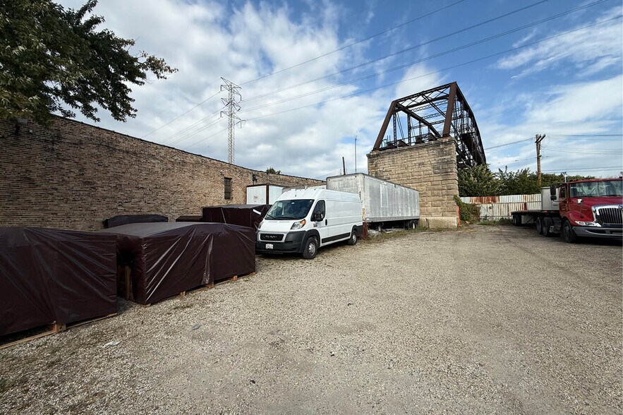 More Photos Of 1722 W Carroll Ave, Chicago Warehouse For Sale