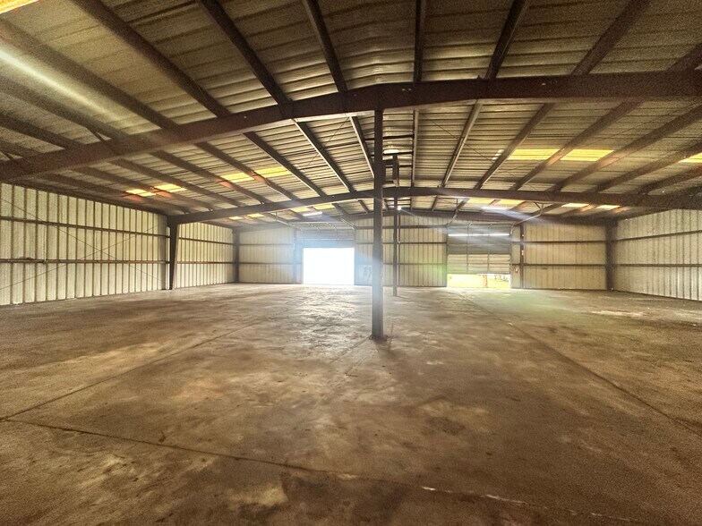 More Photos Of 3876 Bengert St, Orlando Warehouse For Lease