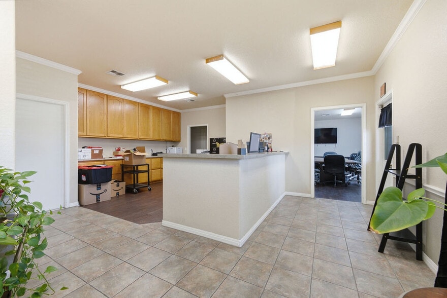 More Photos Of 215 Courtyard Dr, New Braunfels Office For Lease