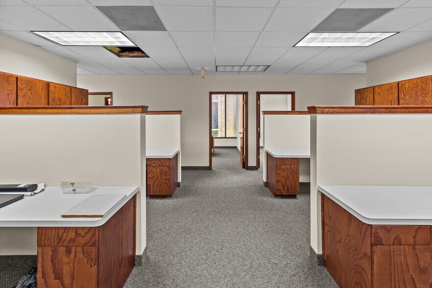 More Photos Of 901 Waterfall Way, Richardson Office For Sale