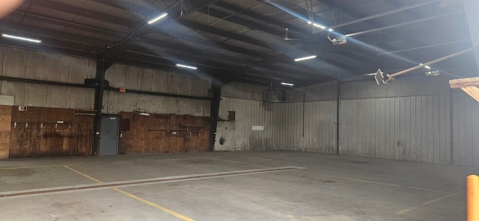 More Photos Of N7160 Raceway Rd, Beaver Dam Flex For Sale