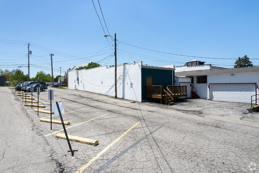 More Photos Of 25 W Moody Ave, Webster Groves Office For Lease