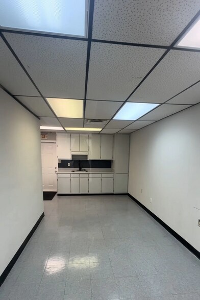 More Photos Of 120 Commerce Cir, Fayetteville Office For Sale
