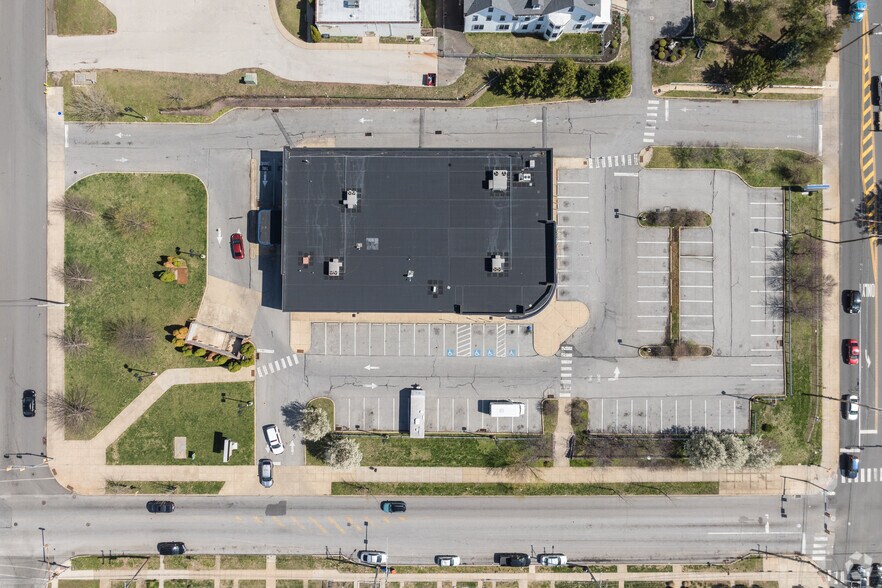 More Photos Of 2722 W 9th St, Chester Drugstore For Sale