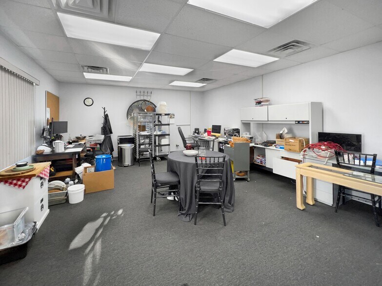 More Photos Of 3415 Glenmore Ave, Cincinnati Freestanding For Sale