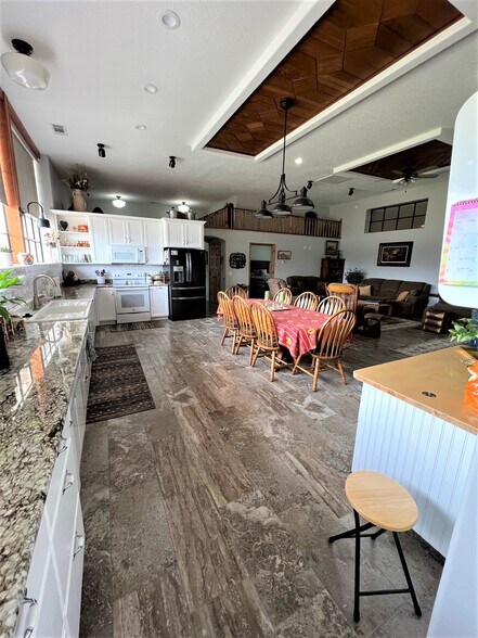 More Photos Of 309 S 6th St, Loving Apartments For Sale