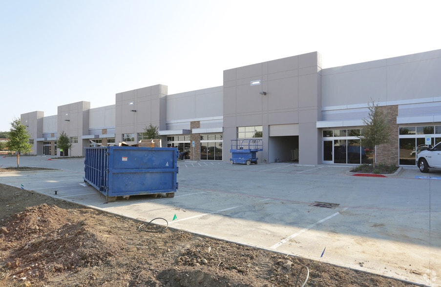 More Photos Of 935 S Kimball Ave, Southlake Light Manufacturing For Lease