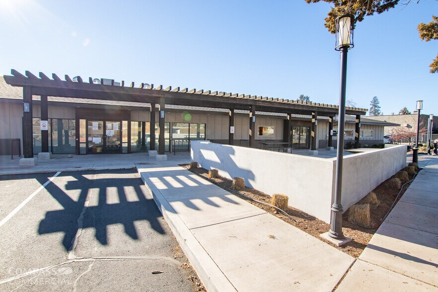 More Photos Of 1645 NE Forbes Rd, Bend Office For Lease