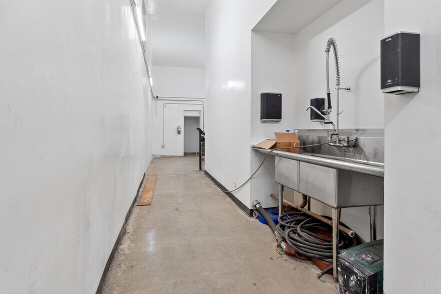 More Photos Of 3501 Emery St, Los Angeles Manufacturing For Sale