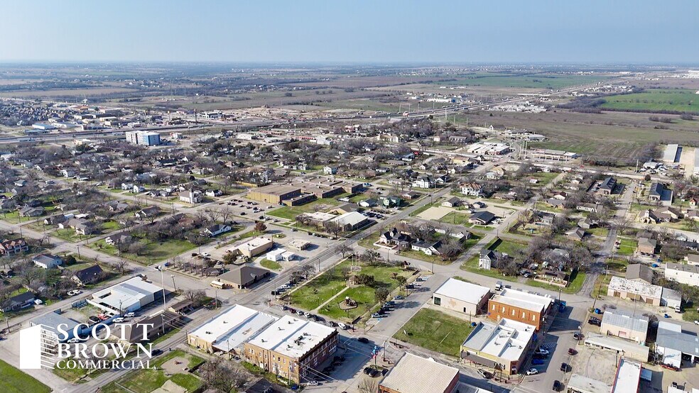 More Photos Of 401 Elm St, Sanger Medical For Sale