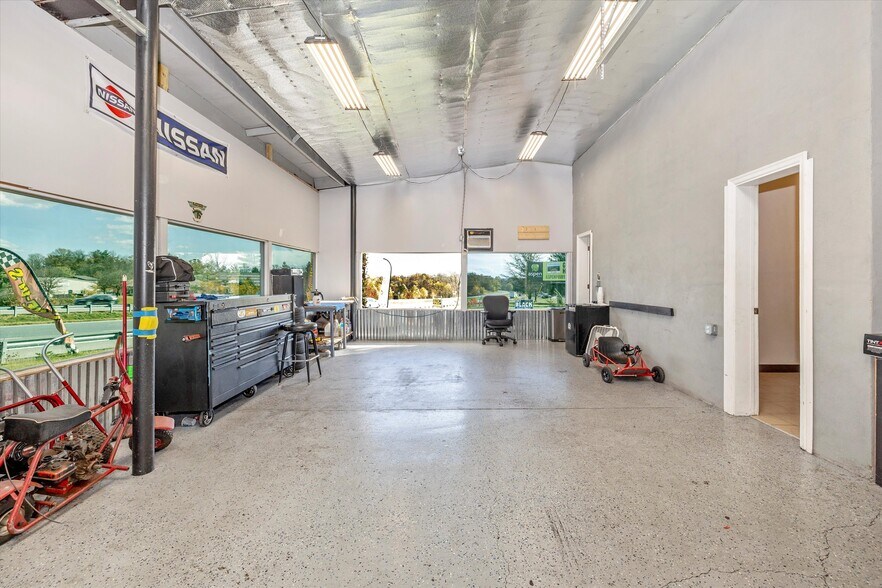 More Photos Of 9827 Hansonville Rd, Frederick Auto Repair For Sale
