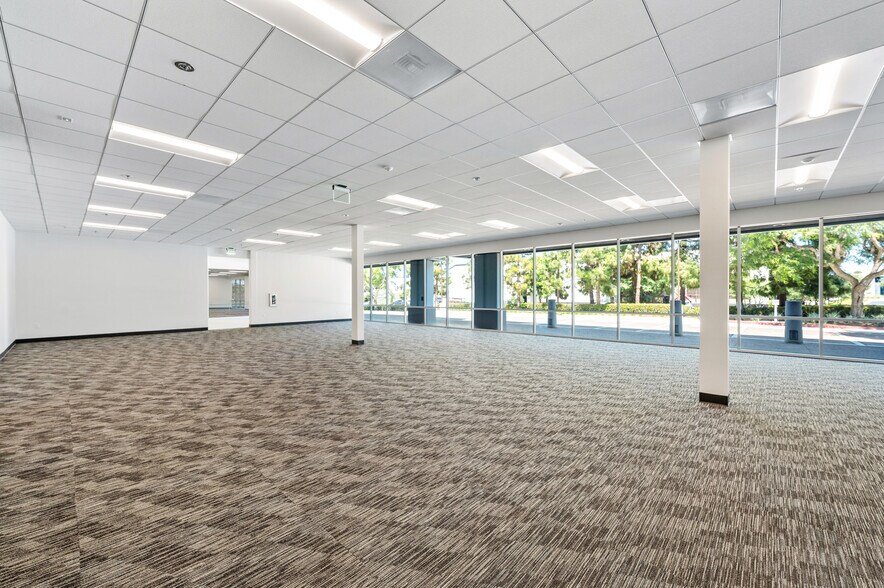 More Photos Of 5810 Van Allen Way, Carlsbad Flex For Sale