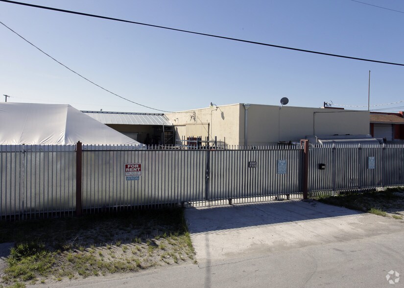 Primary Photo Of 3636 NW 48th Ter, Miami Manufacturing For Lease