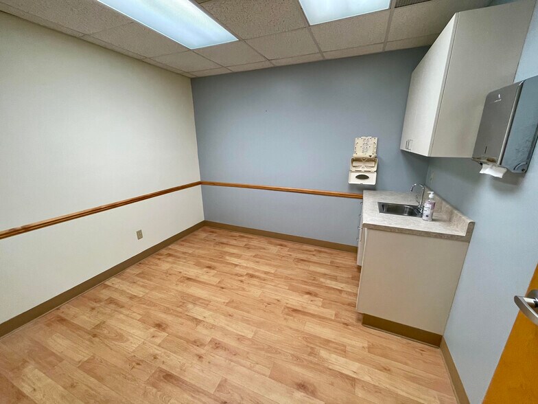 More Photos Of 1125 E Michigan Ave, Battle Creek Storefront Retail Office For Lease