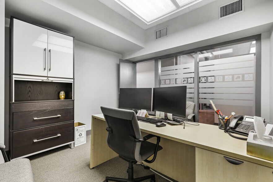 More Photos Of 1909 10th Ave SW, Calgary Office For Sale