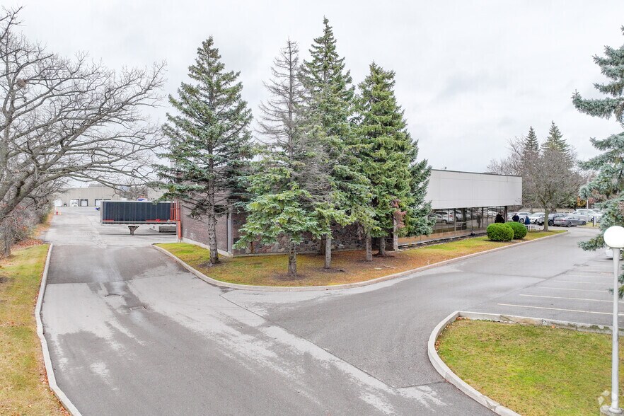 More Photos Of 400 Bentley St, Markham Warehouse For Lease