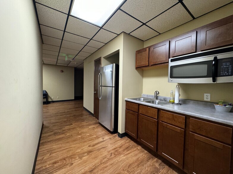 More Photos Of 8396 Mississippi St, Merrillville Office Residential For Lease