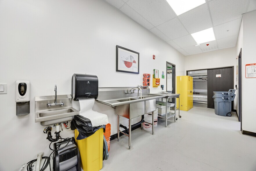 More Photos Of 1626 Piner Rd, Santa Rosa Storefront For Sale