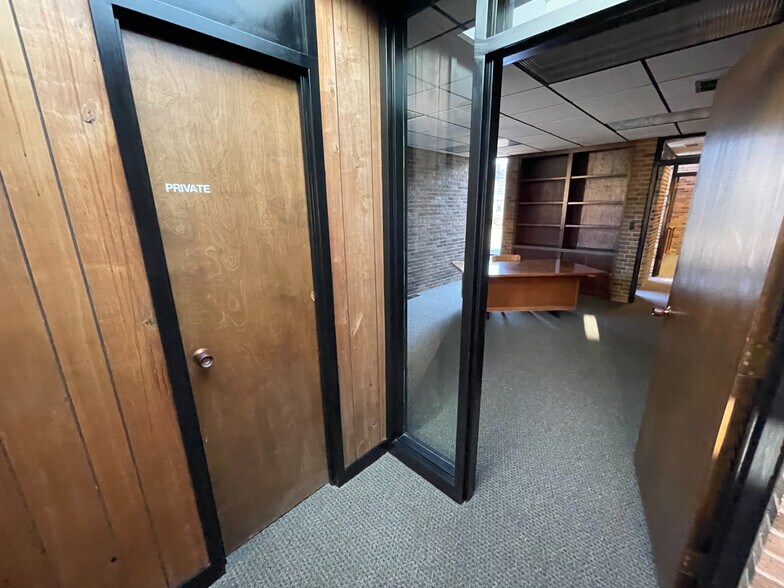 More Photos Of 1126 6th Ave, Beaver Falls Office For Lease