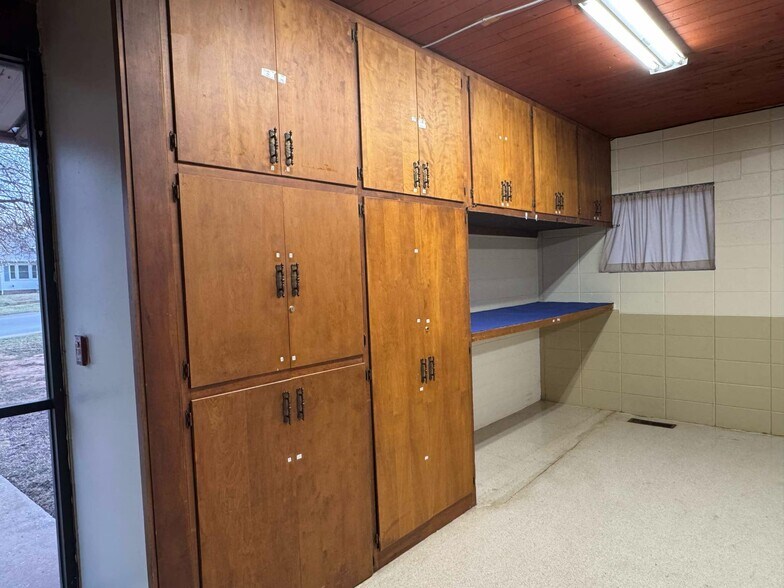 More Photos Of 1810 E Broadway Ave, Enid Flex For Sale