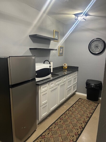 More Photos Of 2524 NW 2nd St, Oklahoma City Manufacturing For Sale