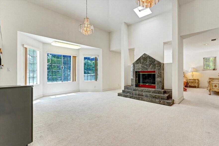 More Photos Of 4623 Hayvenhurst Ave, Encino Apartments For Sale