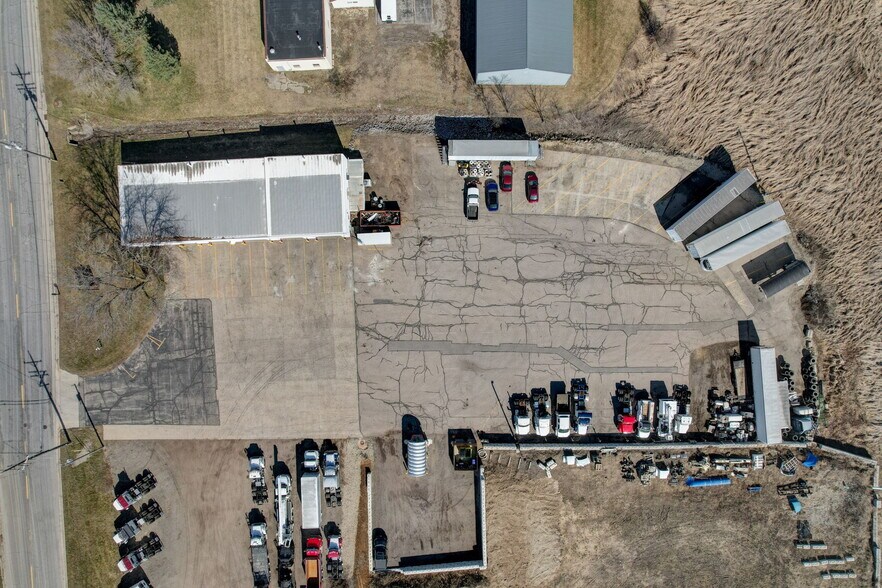 More Photos Of 215 Deerfield Rd, Marshall Service For Lease