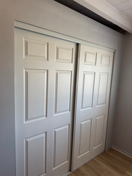 More Photos Of 1935 W Linden St, Riverside Apartments For Sale