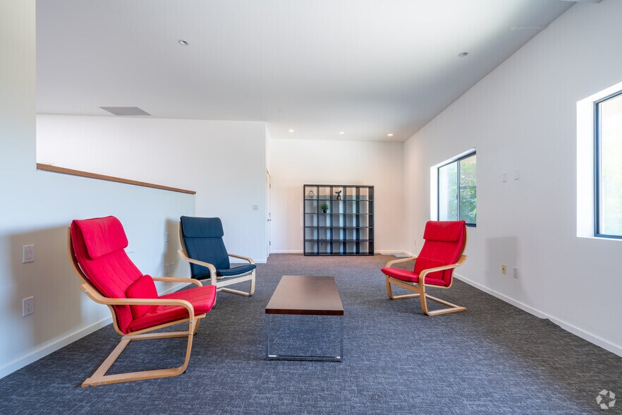 More Photos Of 13360 Beach Ave, Marina Del Rey Light Distribution For Lease