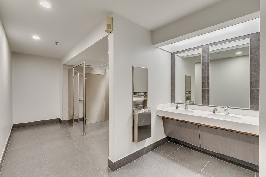 More Photos Of 7920 Belt Line Rd, Dallas Office For Lease