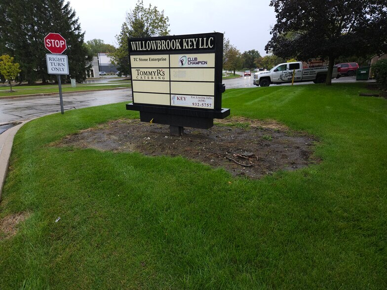 More Photos Of 825 W 75th St, Willowbrook Light Manufacturing For Sale