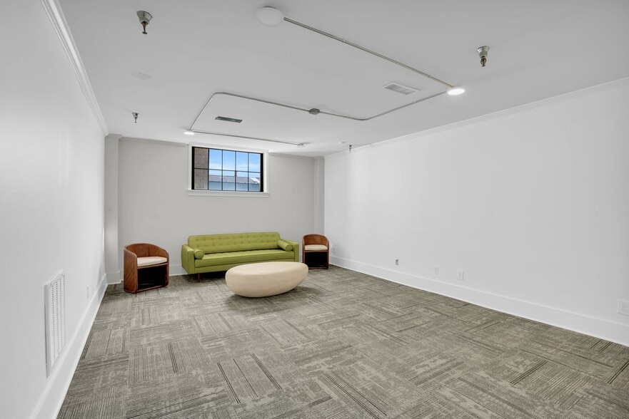 More Photos Of 1109 E Ozark Ave, Gastonia Warehouse For Lease