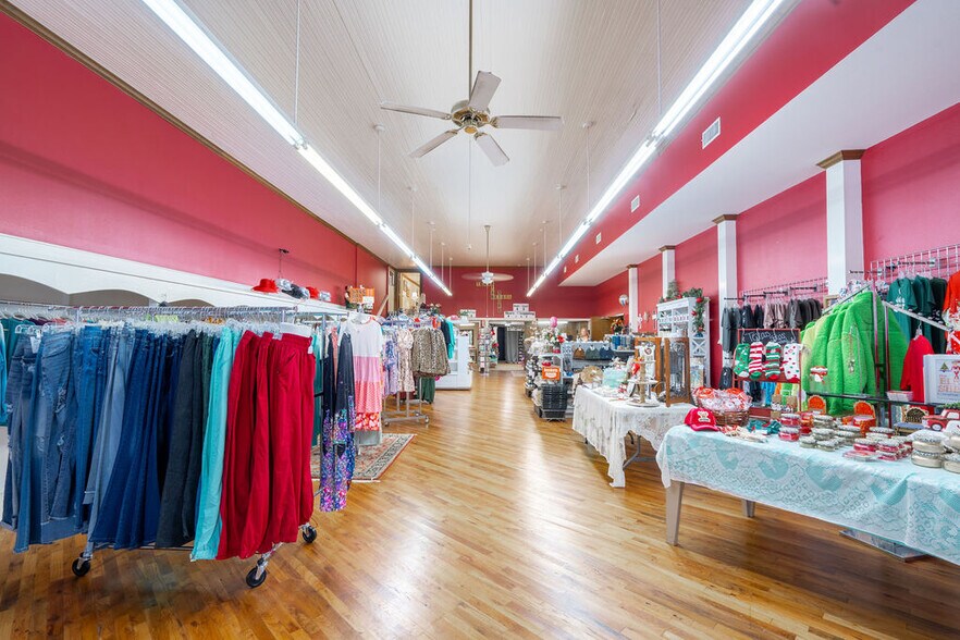 More Photos Of 106 W Columbia St, San Augustine Storefront Retail Office For Sale