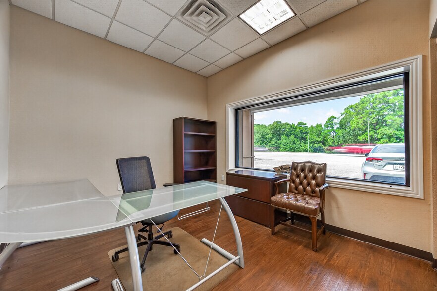 More Photos Of 214 N Loop 336 E, Conroe Office For Sale