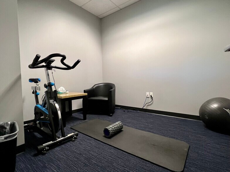 More Photos Of 5250 Corporate Dr, Troy Office For Lease