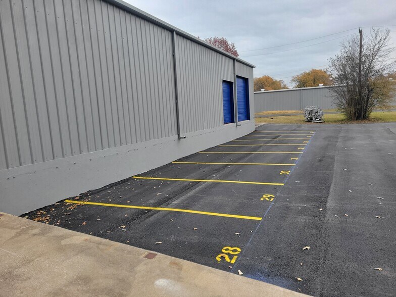 More Photos Of 517 Delia Dr, Longview Warehouse For Lease