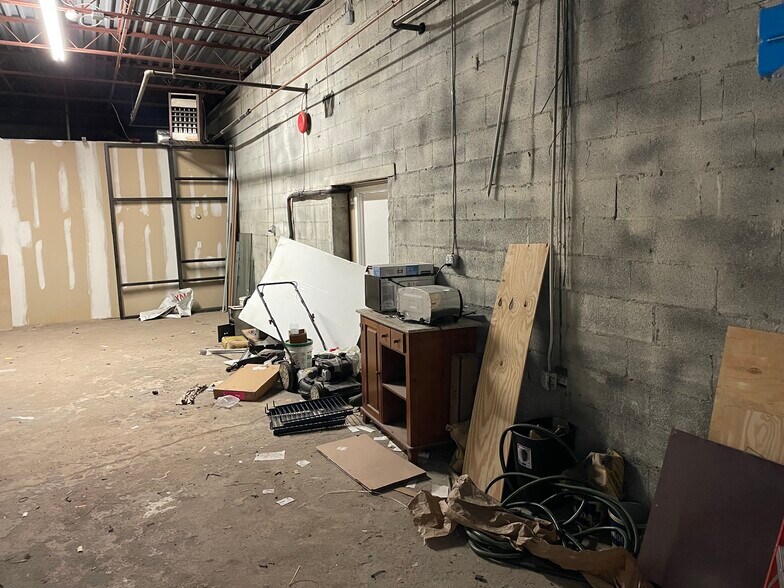 More Photos Of 444-452 Middle Country Rd, Selden Freestanding For Lease