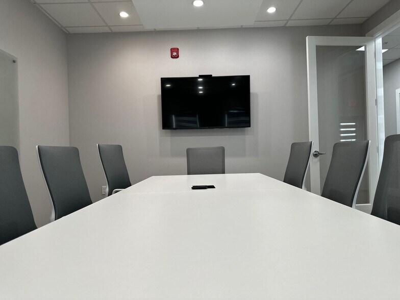 More Photos Of 2856-2868 University Pky, Sarasota Medical For Lease