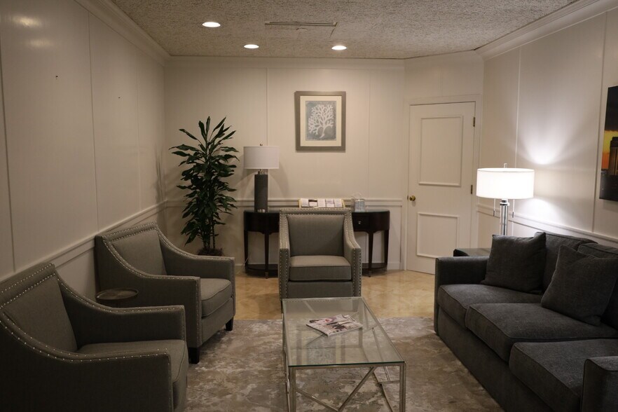 More Photos Of 1615 Forum Pl, West Palm Beach Office For Sale