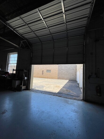 More Photos Of 610 Houston St, Levelland Warehouse For Sale